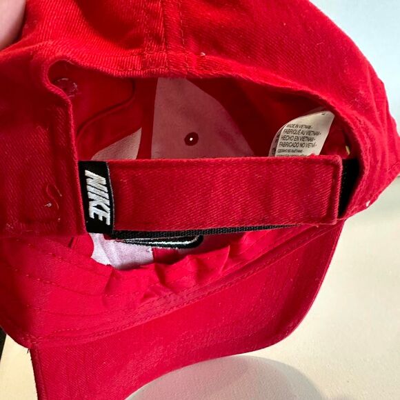 Children’s Size‎ Nike red and black hat - Picture 4 of 4
